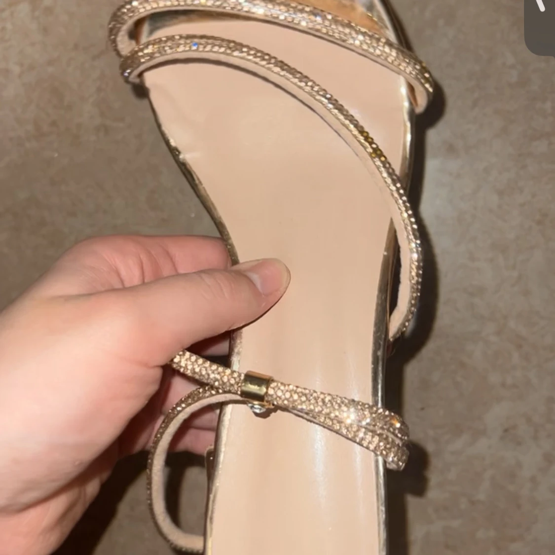 Glittriga sandaler med klack