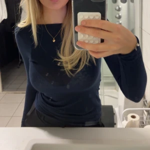 Intimissmi tröja  - Blå intimissmi tröja. Strl M men passar mig bra som har S i vanliga fall💓