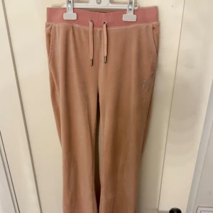 Rosa byxor från Juicy Couture - Juicy Couture Byxor, Rensar i min garderob och hittade dessa som inte används någonting!