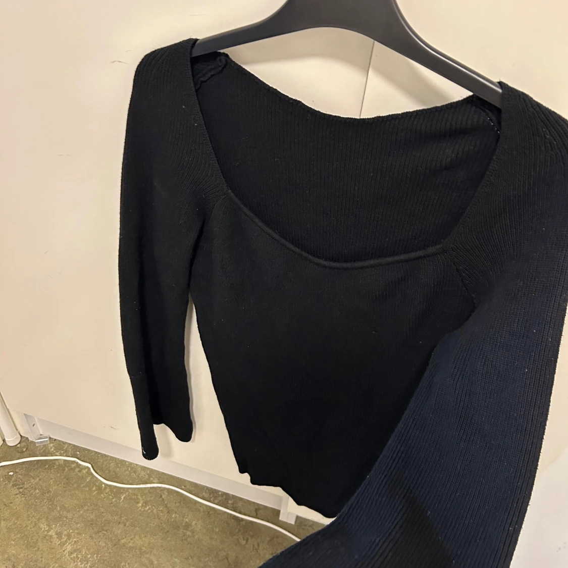 Svart ribbad tröja