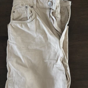 Beiga jeans - Superfina och långa i modellen!