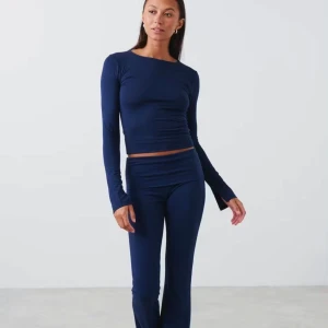 Mörkblå yogapants  - Säljer dessa mörkblåa yogapants från gina då dom inte kommer till användning💝💝 nästan som nya, har använts 1-2 gånger