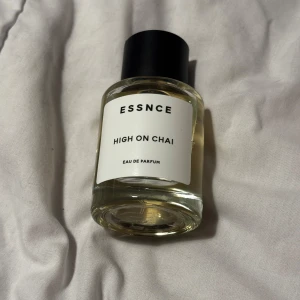ESSNCE High On Chai Eau de Parfum - God doft (gourmand) men passar inte mig, se bild för mängden kvar! 