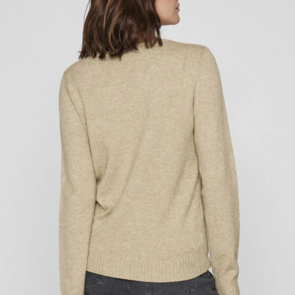 Beige stickad v-ringad tröja - 1