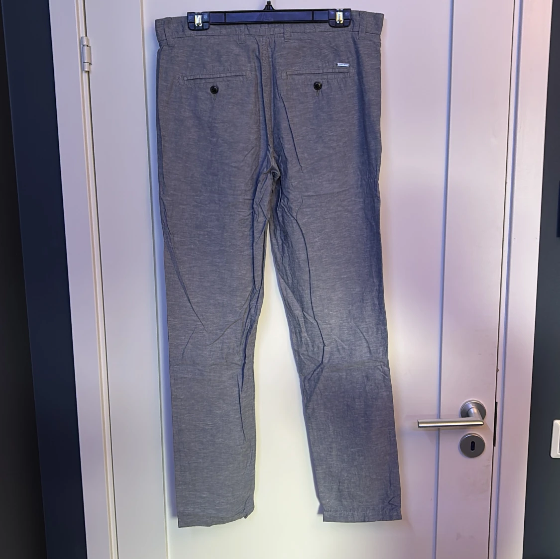 Blå tapered byxor från Jack & Jones - 1