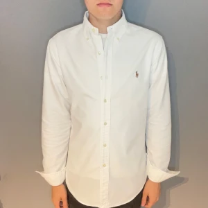 Polo Ralph Lauren skjorta  - Polo Ralph Lauren skjorta | storlek s | skick 10/10 | fraktar via PostNord eller Instabox på köparens bekostnad | hör av dig vid funderingar 