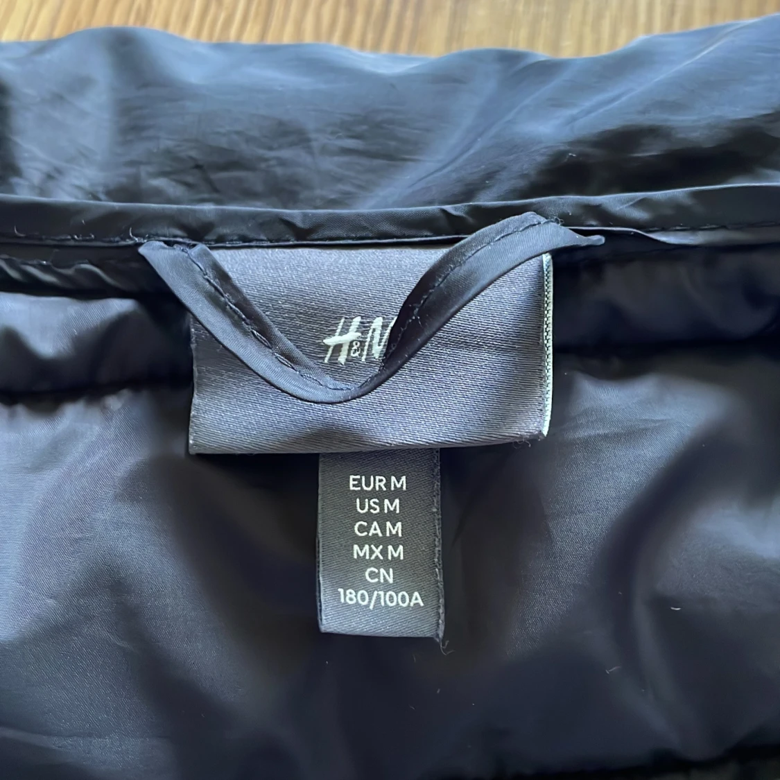 Svart dunväst från H&M, storlek M - 3