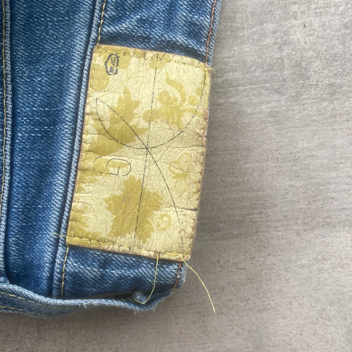 Replay jeans med gult märke - 3