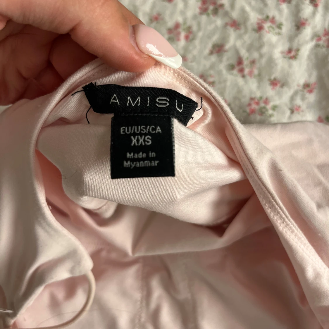 Ljusrosa croppad linnetopp från Amisu - 1