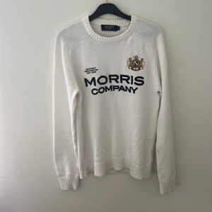 Morris tröja - Tja! Säljer min Morris tröja då jag tröttnat lite på den, den är i extremt fint skick o jag har knappast användt den storleken är i S men passar även M. Skick-10/10. Priset kan diskuteras ifall de är en snabb affär annars inte🫡