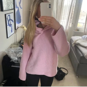 Stickad rosa hoodie - Supermysig stickad rosa hoodie❤️
