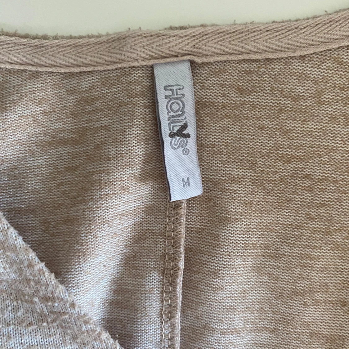Beige loose stickad tröja från Hailys - 2
