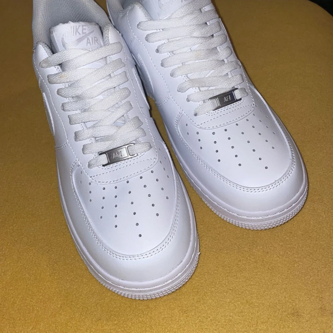 Nike Air Force 1 helvita sneakers