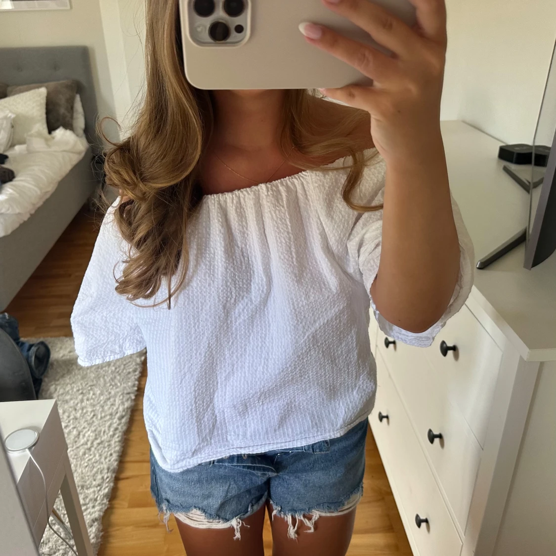 Blå jeansshorts med fransig kant