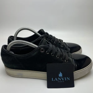 Lanvin skor  - Hej! Säljer nu dessa svin feta lanvin skor. Skorna är i mycket okej skick! Har begränsat antal boxar och dustbag. Hör av dig vid frågor! 