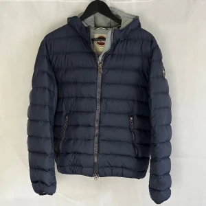 Colmar jacka - Riktigt soft Colmar jacka, storlek 48 dvs S/M. Modellen är 185. fint skick.
