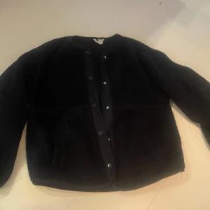 Marinblå teddyjacka - Marinblå teddyjacka