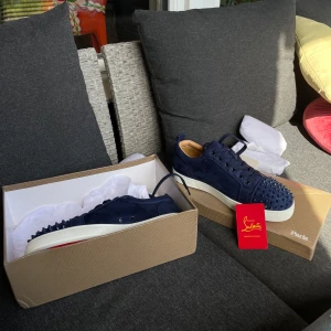 Loubs - Riktigt feta loubs med spikar. Storlek 42 så passar också de som har 43. Pris kan diskuteras och mer bilder kan lösas 