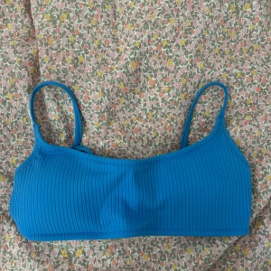 Blå bikinitopp - En blå bikinitopp från Cubus, använd fåtal gånger!