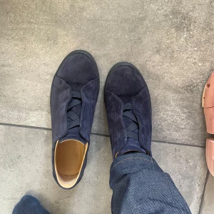 Myrqvist Alnö sneakers - Mycket fina Myrqvist sneakers använda fåtal gånger. Sneakers är i modellen Alnö och säljs på grund av för stora i storleken. Skoblock ingår ej. Dustbag ingår till skorna! Nypris är 2299kr!!