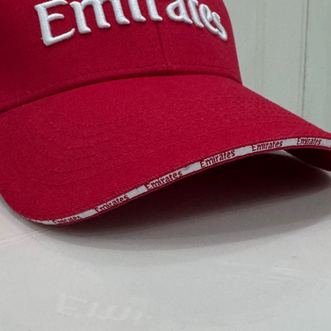 Röd Emirates keps i bomull - 1