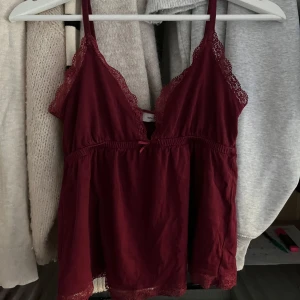 Vinrött Linne  - Från Nelly i storlek Xs💗