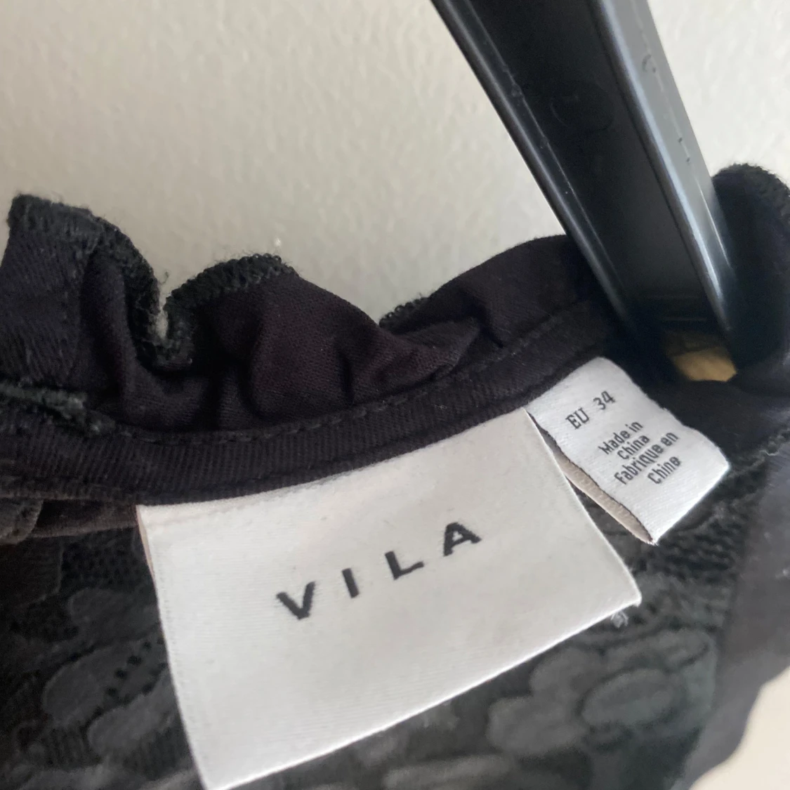 Svart blus med spets från VILA - 2