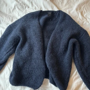 Populär Lindex kofta  - En super söt kofta från Lindex som ofta är slutsåld och väldigt populär! 