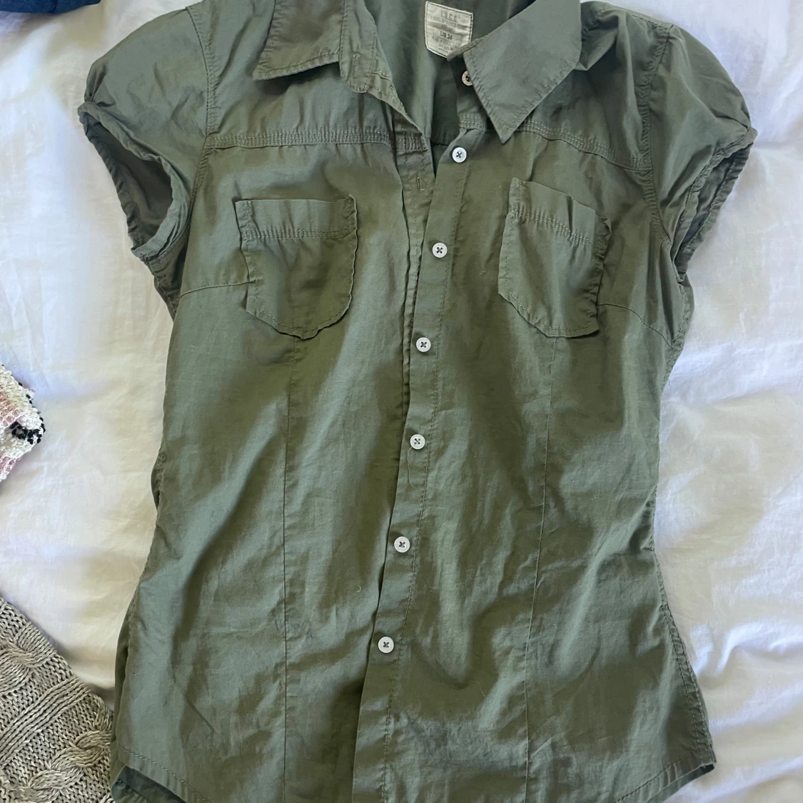 Olivgrön skjorta från L.O.G.G. H&M