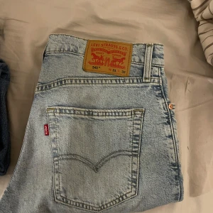Levi's 541 ljusblå jeans W31 L32 - Säljer ett par Levi's 541 jeans i ljusblå tvätt. Fina inga hål eller annat 