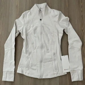 Lululemon - Storlek S/4, oanvänd. Säljer då den inte passar mig