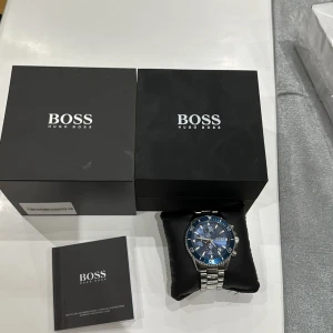 Hugo boss klocka - Jättefin klocka skick 8/10, lite repor här och där därav priset, skriv för eventuella frågor! Batteri ingår ej! 