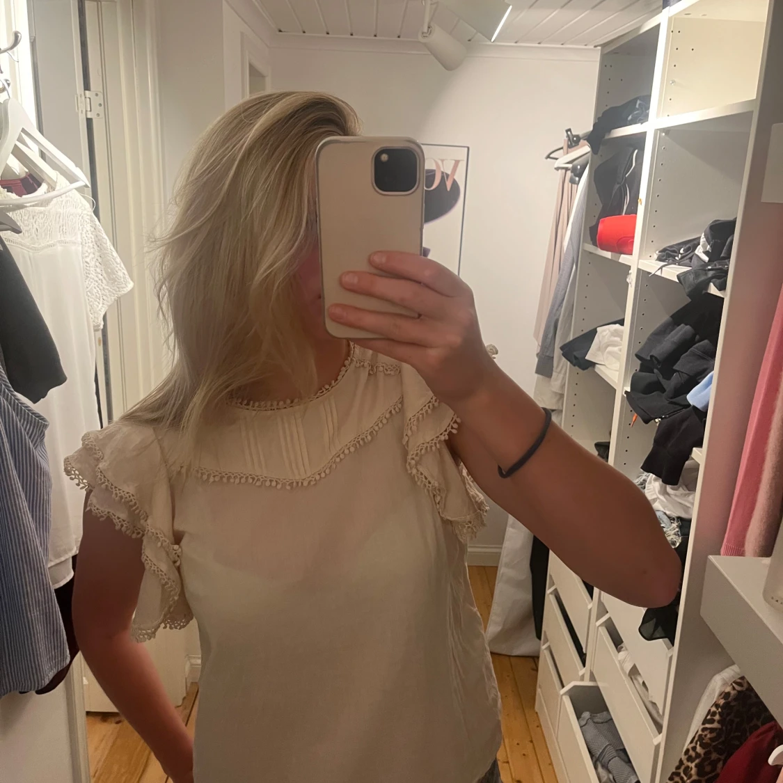 Beige blus med spets från Mango - 4