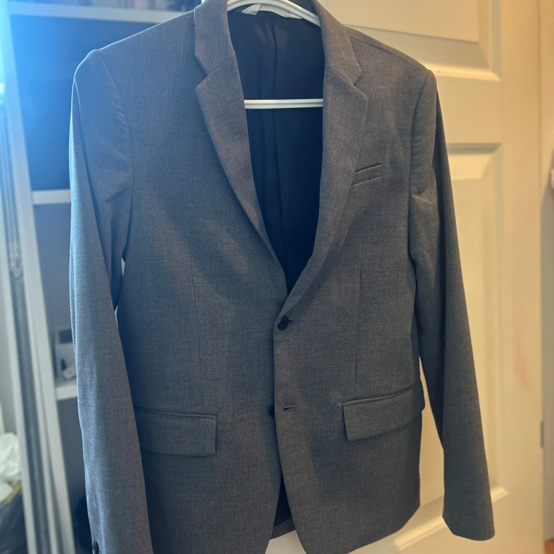 Grå kavaj med klassisk passform