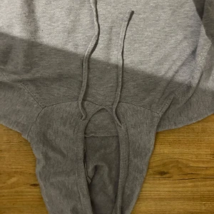 Grå Kashmir hooide  - Kashmir hoodie 100% äkta Kashmir  använd 2 gånger 