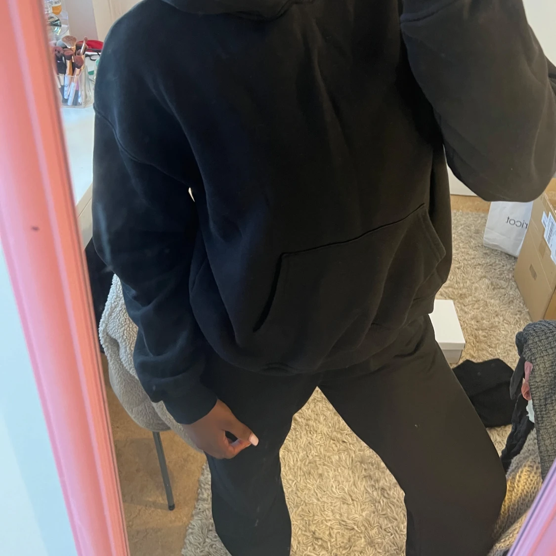 Svart oversized hoodie med matchande byxor