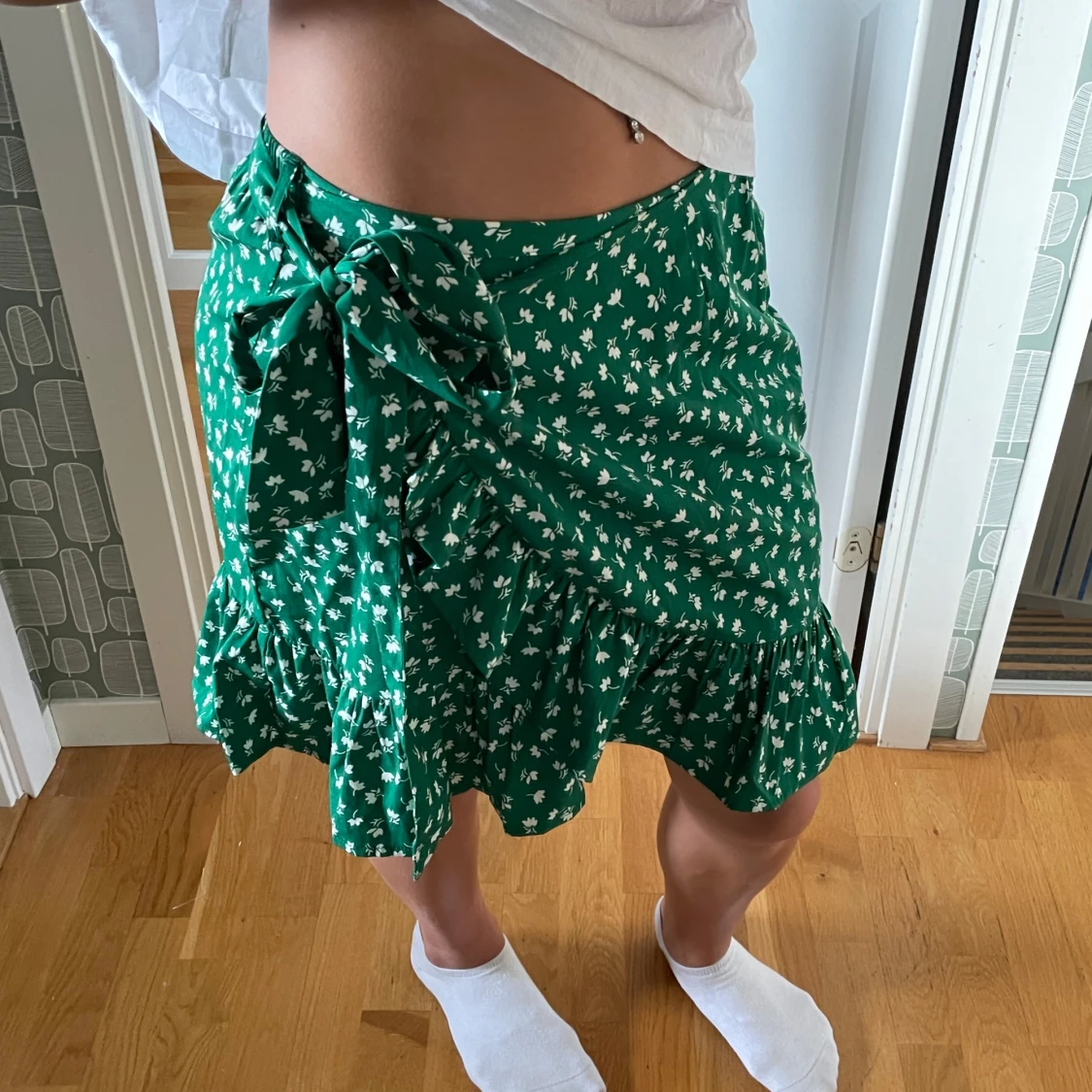 Grön blommig omlottkjol