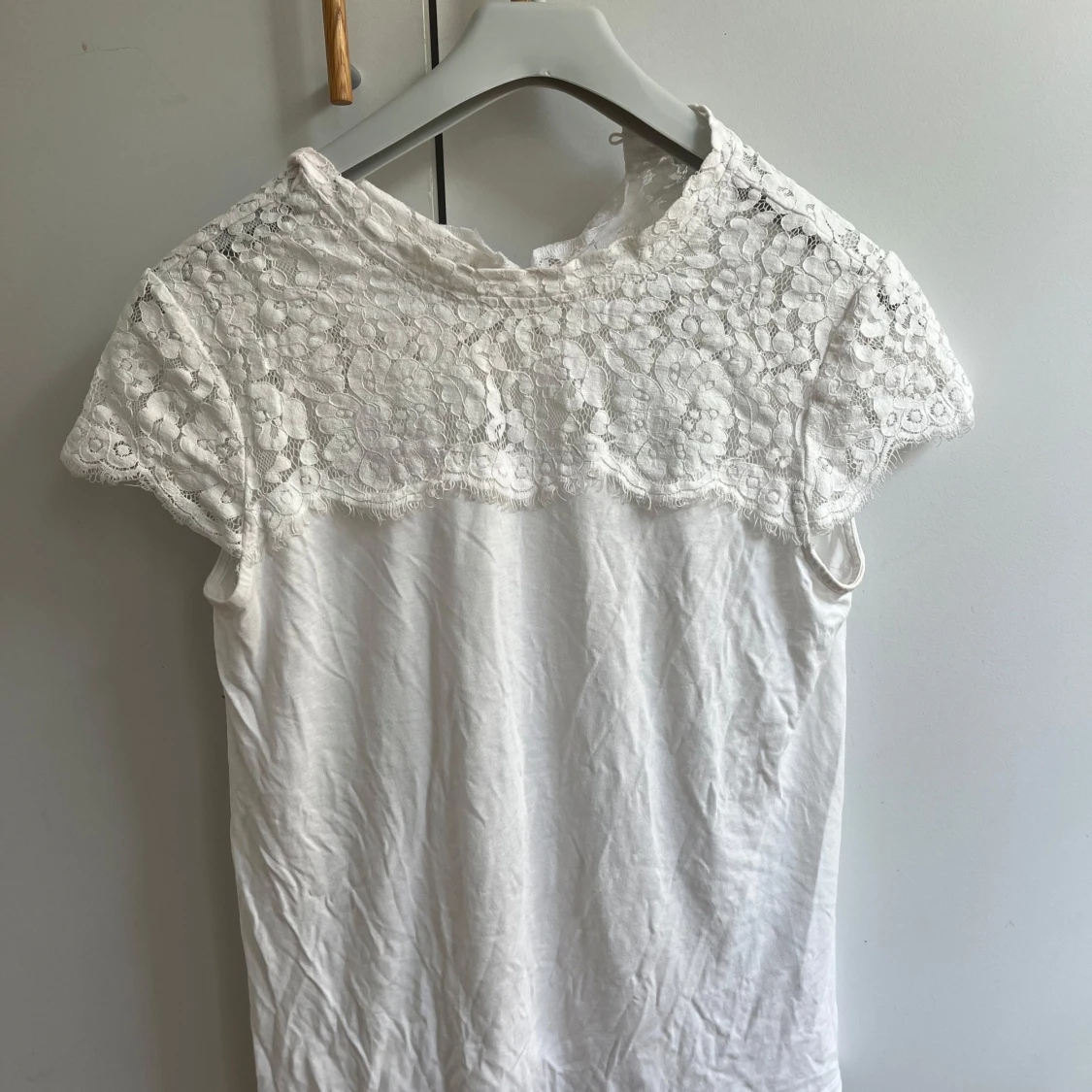 Vit spetsblus från R Édition