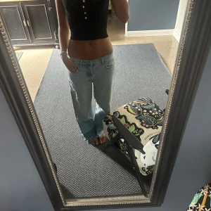 Jeans  - Unika jeans som jag sytt själv väldigt fina! Jag är 173 o sitter perfekt i längden på mig😍