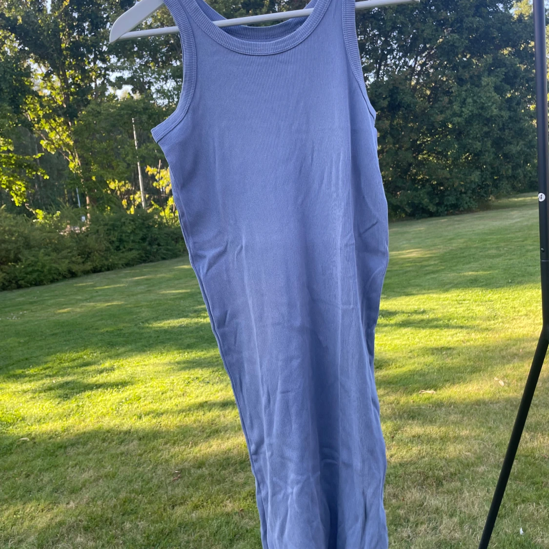 Blå ribbad långklänning från 157