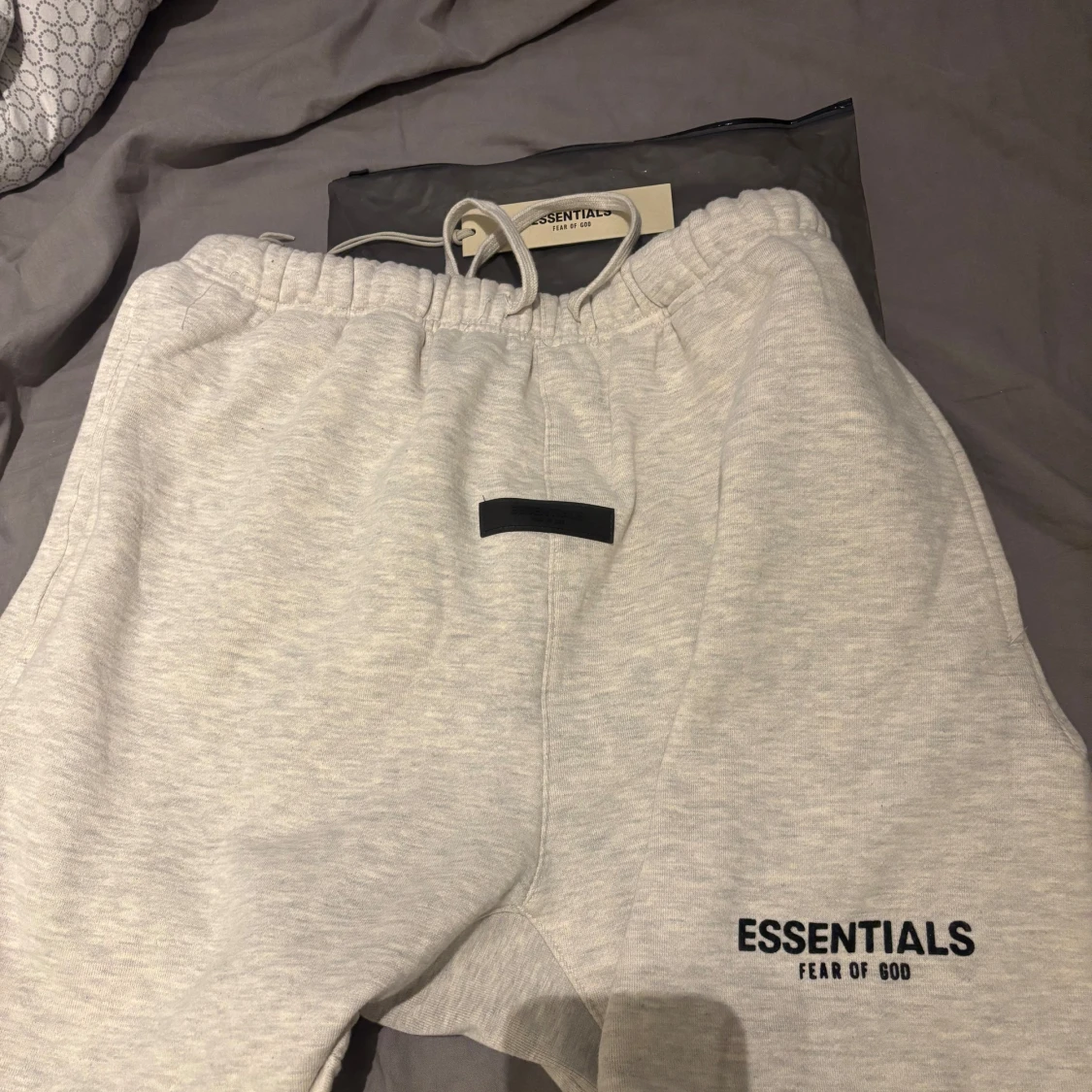 Essentials Fear of God ljusgrå shorts