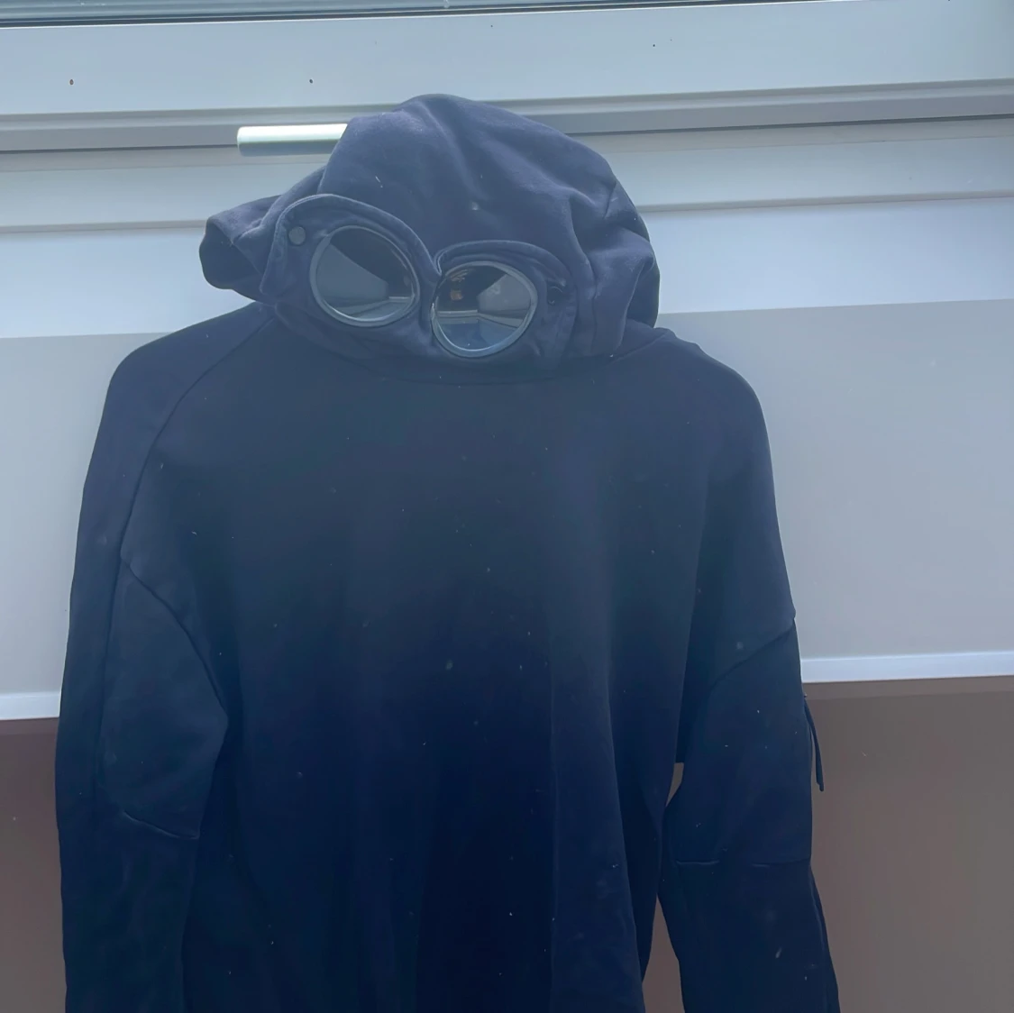 Svart C.P. Company hoodiejacka med goggles