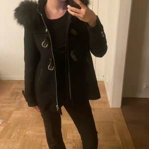 Kappa  - Så fin kappa o jättefint skick! Kappan är i storlek xs men passar jättebra om man har S också 