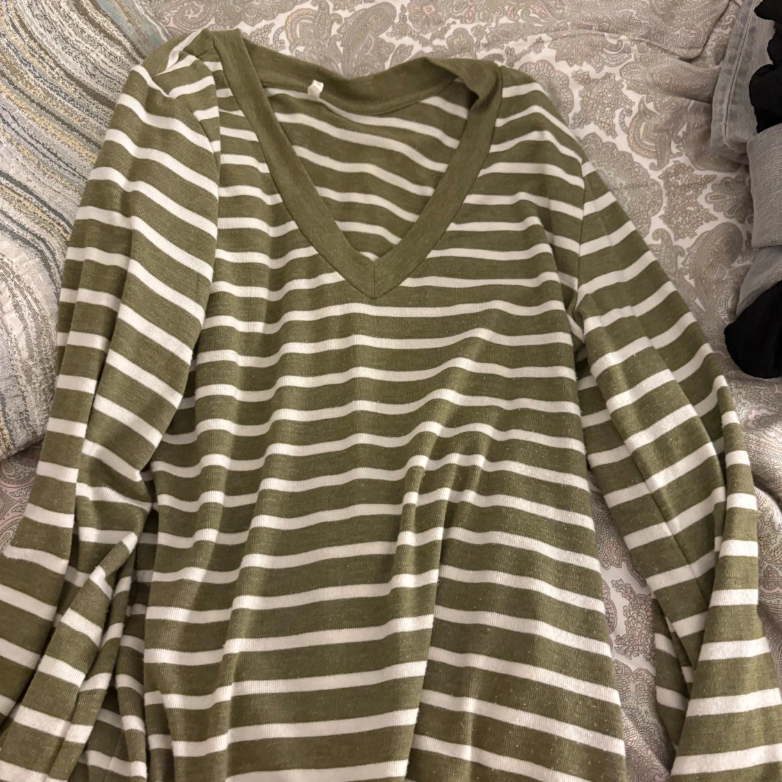 Randig grön och vit långärmad tröja