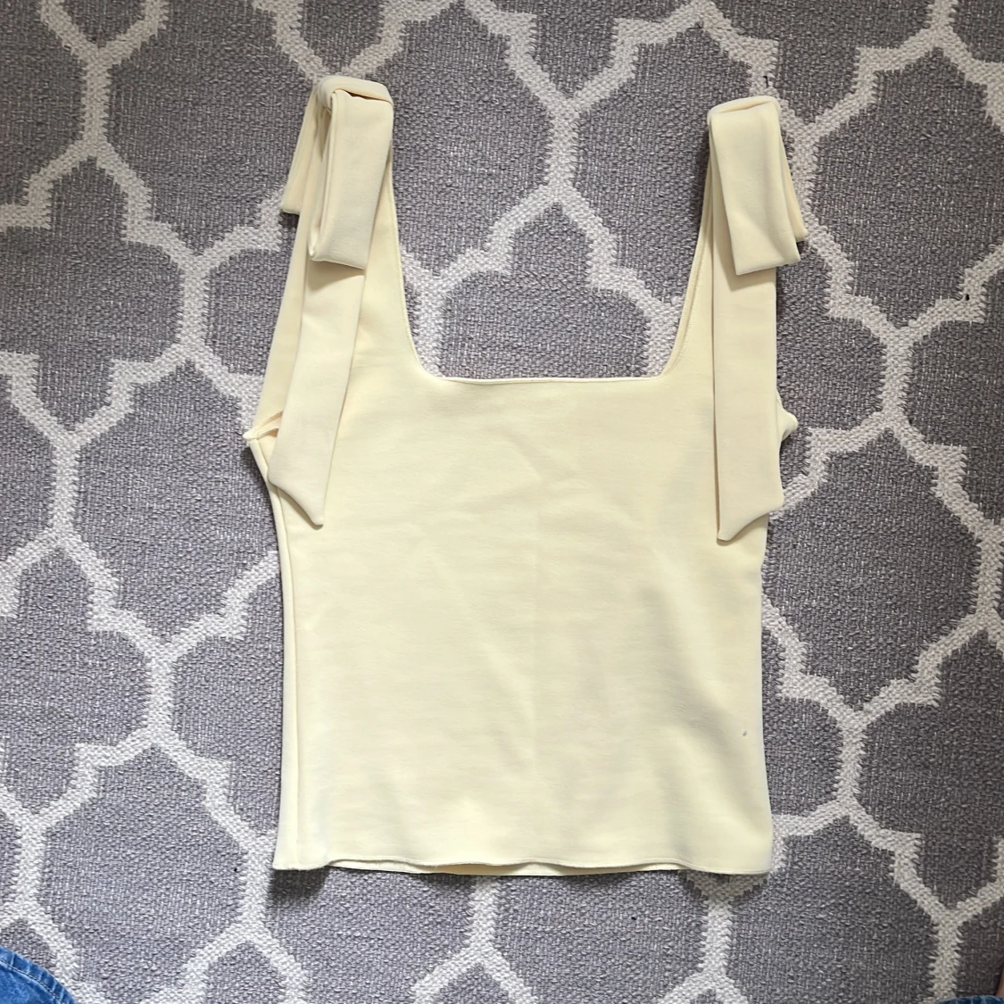 Gul linnetopp med knyt från Zara - 2