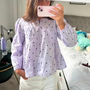 Prickig blus! - Så snygg prickig blus! 