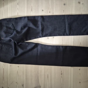 Svarta Levi's 501 jeans straight fit - Klassiska svarta Levi's 501 jeans storlek 31W 32L, inga konstigheter snabb affär