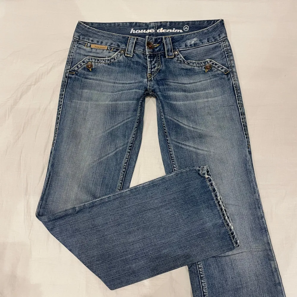 Midja 41x2 cm, gren 18 cm o innerben 80 cmđJae 169 o xs-s o hĂ„ller in lite i midjan. MĂ€rkta W29/L32 vilket motsvarar storlek S-liten M. Farkut & Housut.