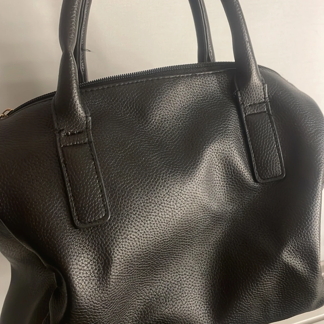 Svart handväska från Atmosphere - 3