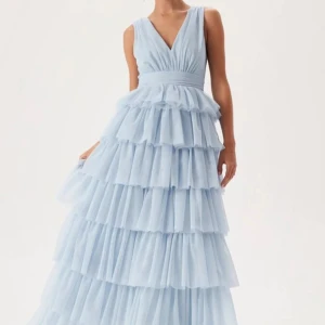 Balklänning  - En helt perfekt balklänning som endast är testad från bubbelroom! Säljer då jag ska ha en annan klänning på balen. Nypris 1799